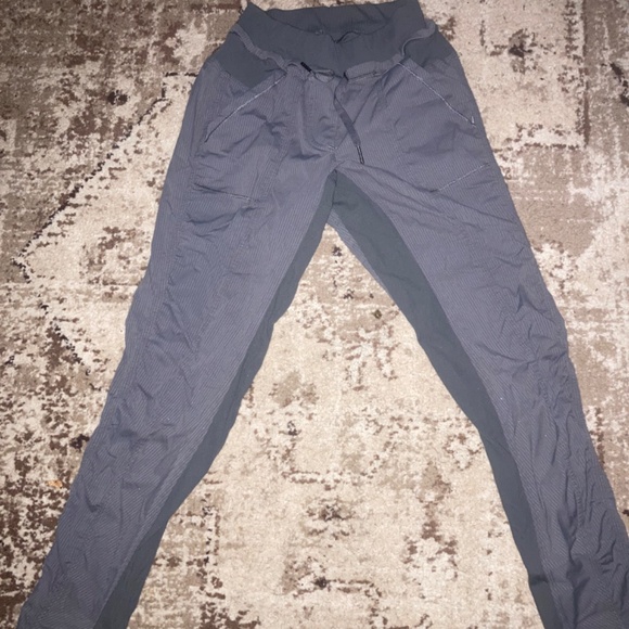 4 pairs of size 2 Lululemon bundle - Picture 5 of 6
